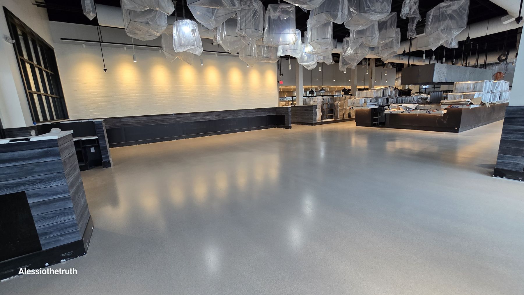 Wide retail showroom floor in the Classic blend