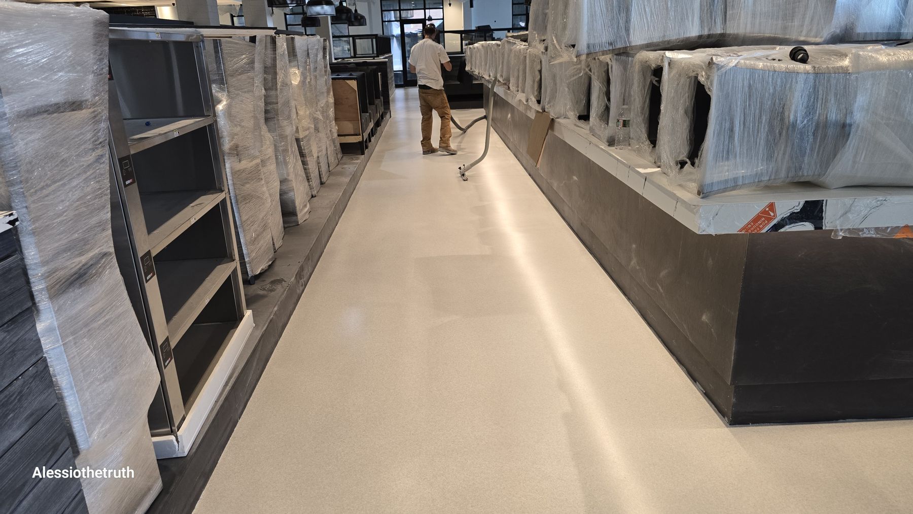 Wide retail showroom floor in the Classic blend